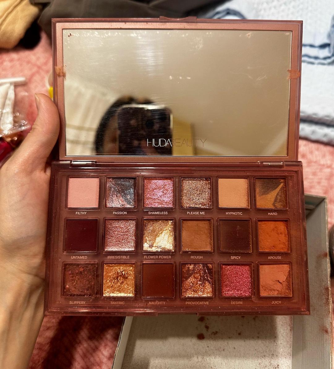 Huda Beauty Палетка теней Huda Beauty Naughty Nude — фото 2