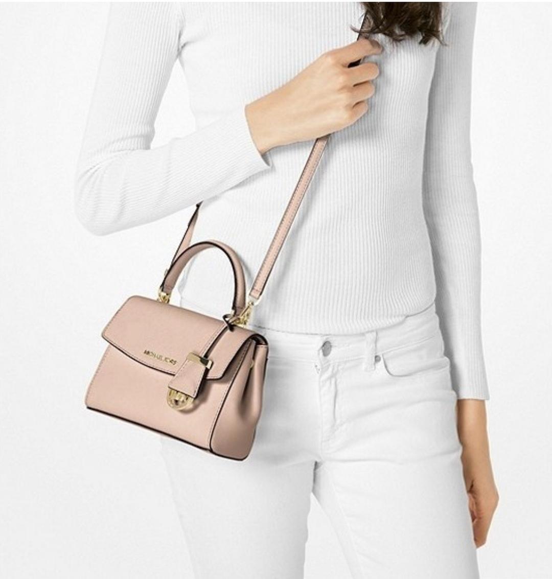 Michael Kors Сумка мини Michael lots cross body в розовом цвете — фото 2