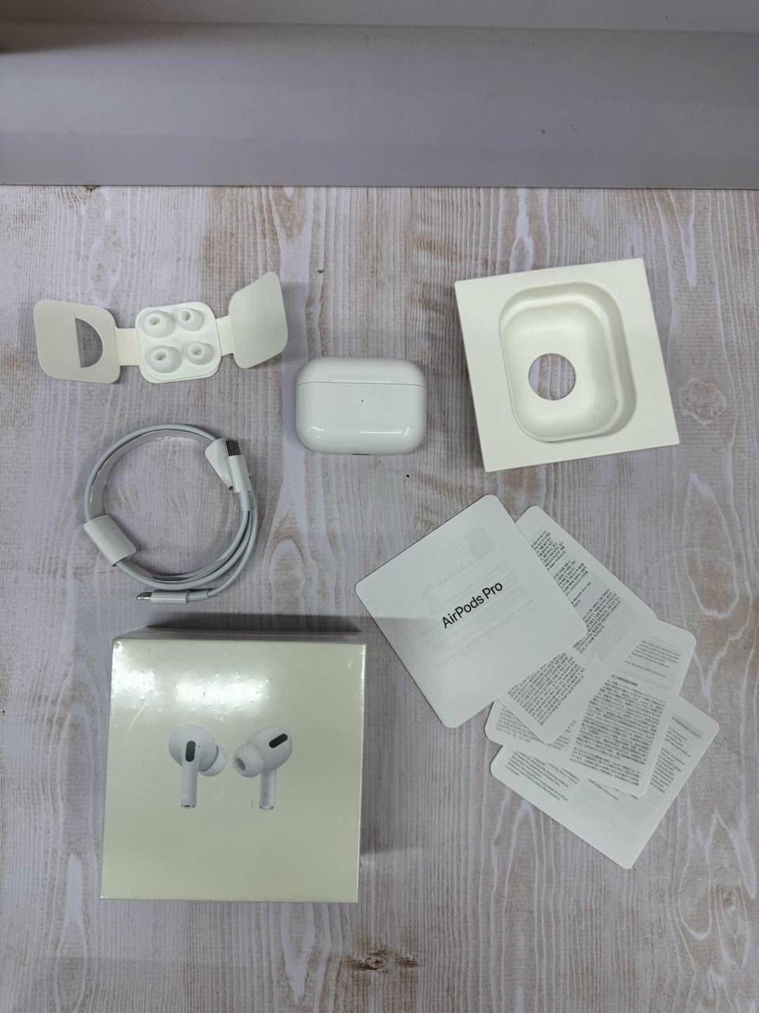 Apple AirPods — фото 2