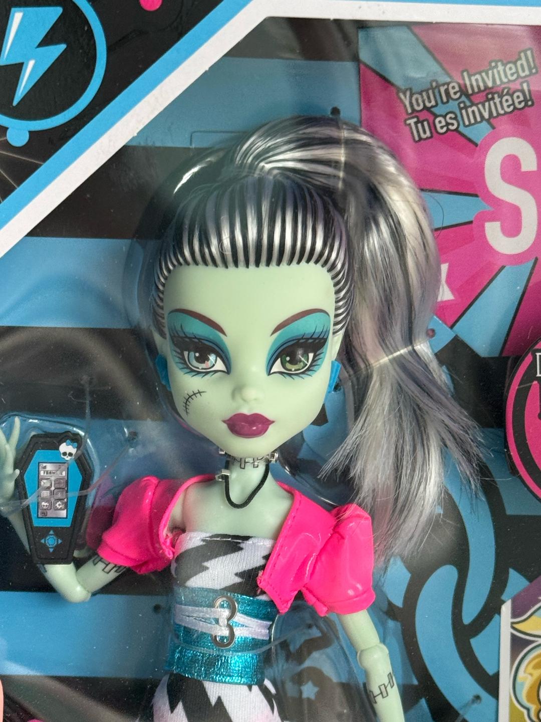monster high Monster High Dawn of the Dance Reproduction Френки — фото 2