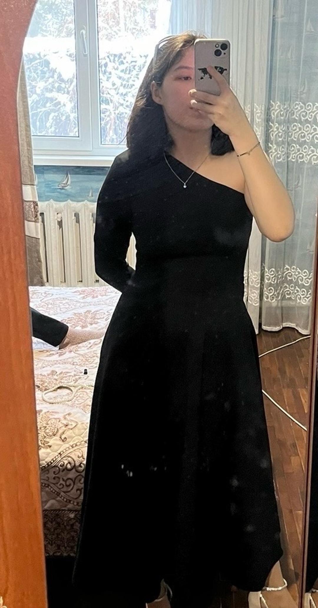 Нет бренда Черное вечернее платье на одно плечо, размер 44 — фото 2
