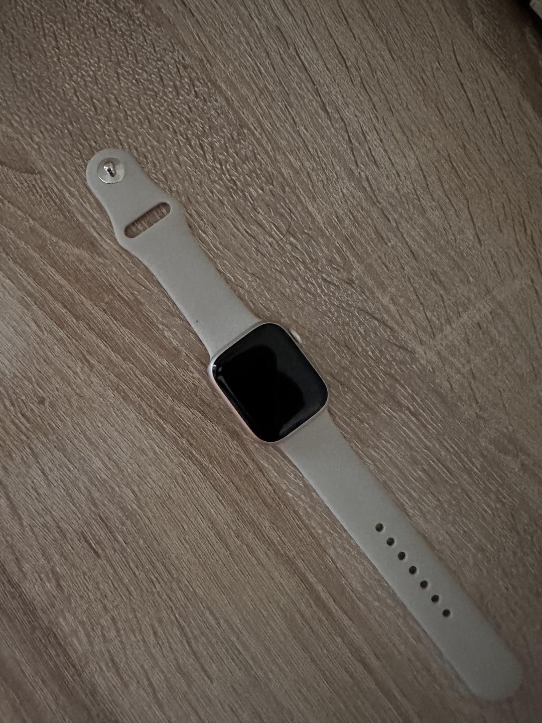 Apple Apple Watch Series 8 41 мм Aluminum starlight-бежевый — фото 2