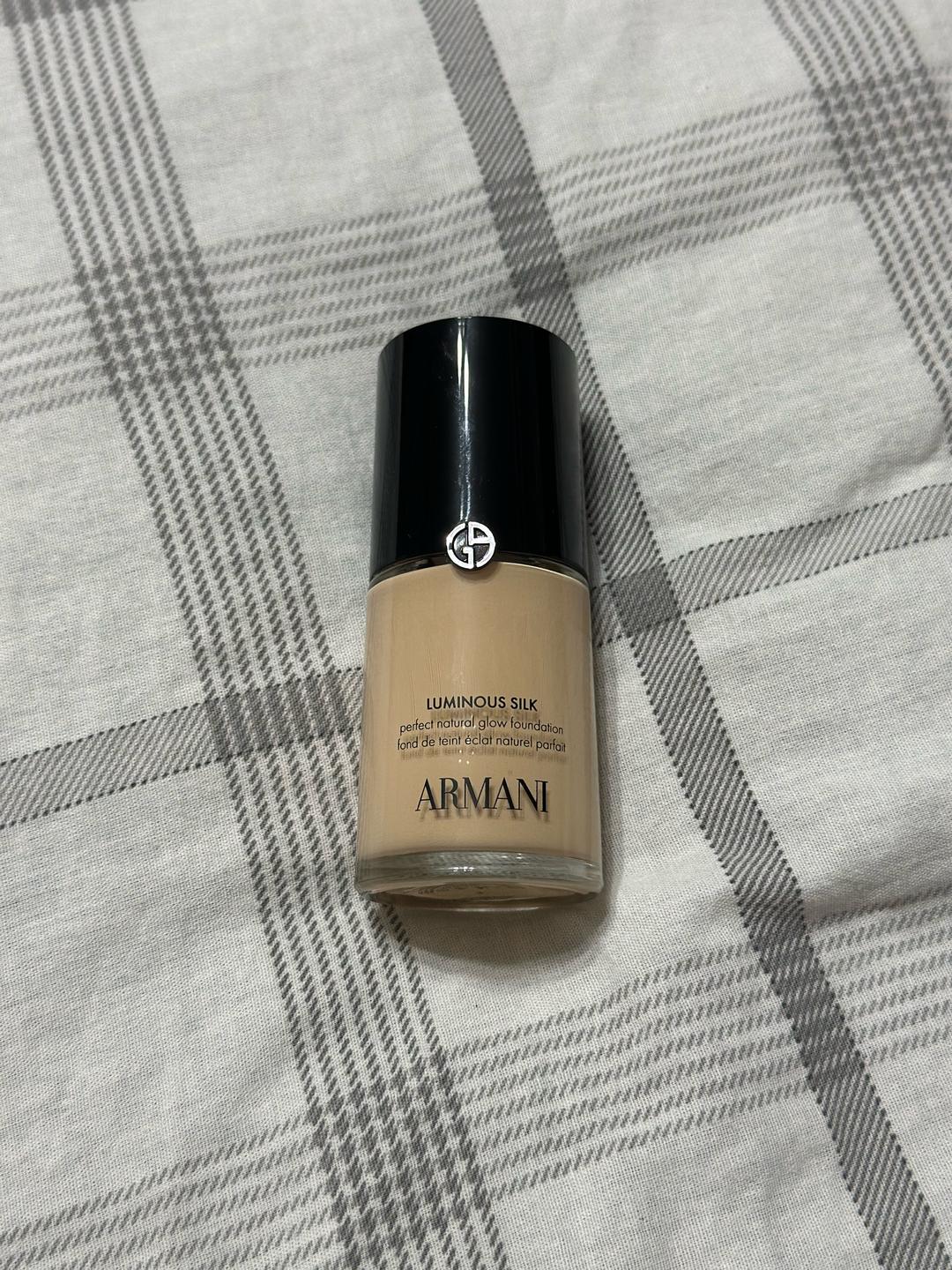 Giorgio Armani Тональный крем Giorgio Armani Luminous Silk — фото 2