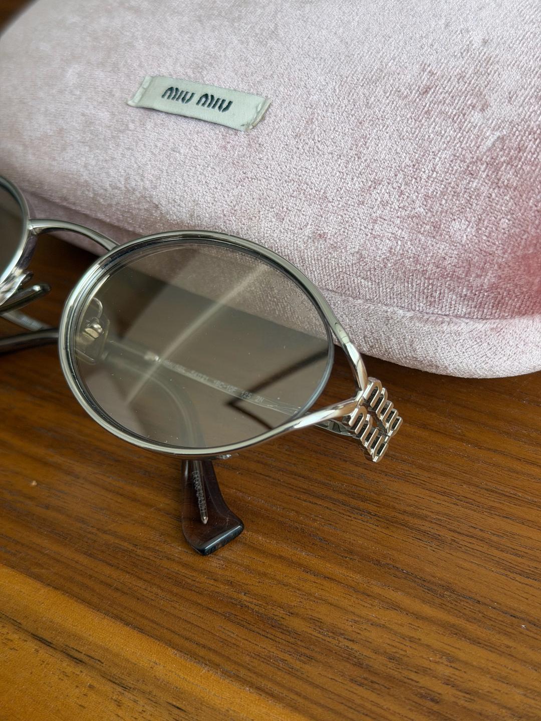 Miu Miu Солнцезащитные очки Miu Miu с футляром орининал — фото 2