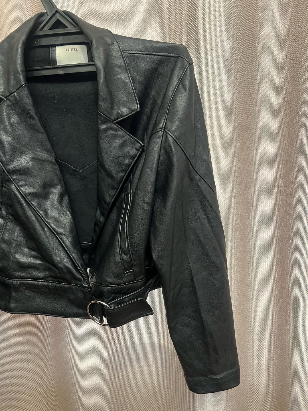 Bershka Куртка черная из экокожи — фото 2