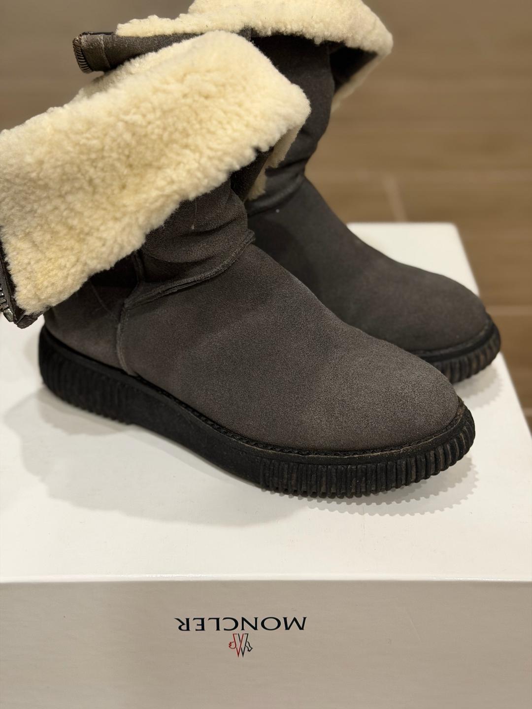 Moncler Сапоги Moncler на меху серые с черной подошвой — фото 2