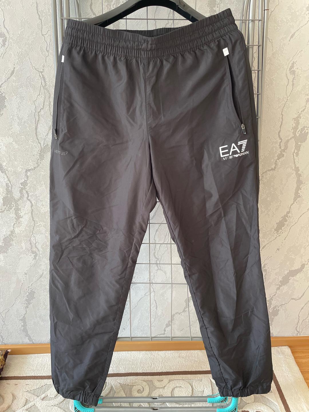 EA7 Стильный комплект EA7 Emporio Armani в классическом черном цвете. — фото 2