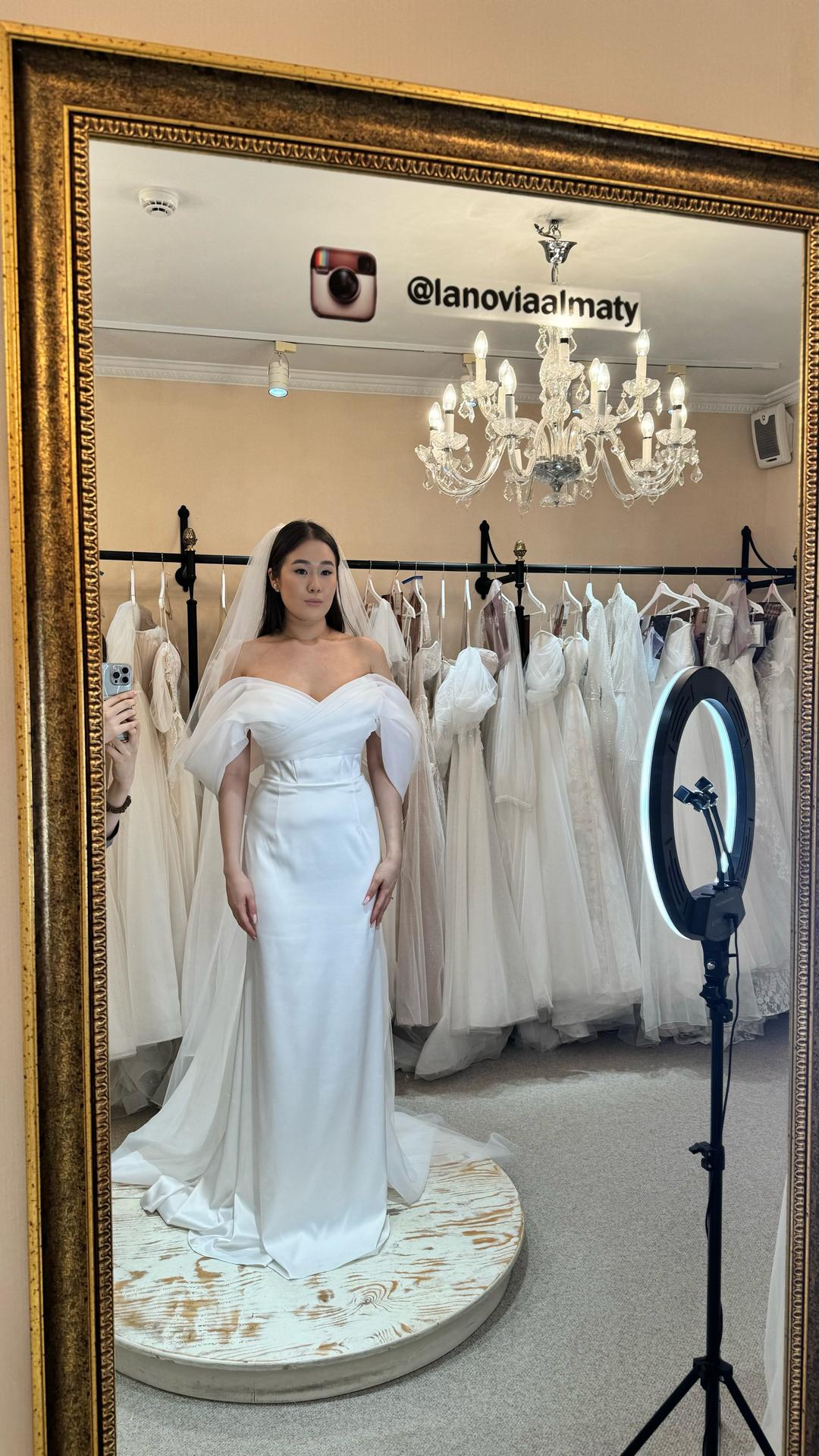 La Novia Свадебное платье с открытыми плечами и шлейфом — фото 2