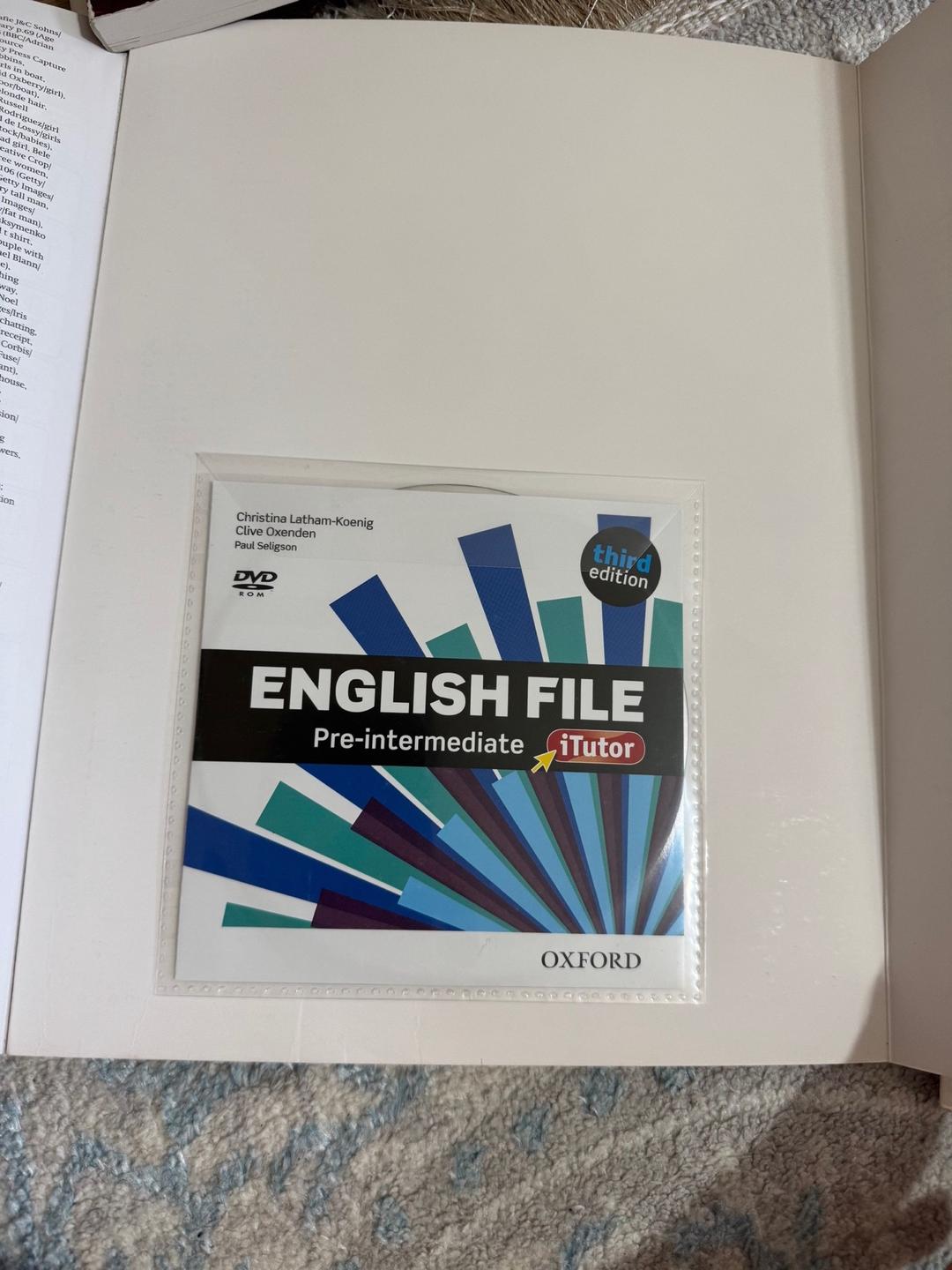 Oxford книга English File pre intermediate students book — фото 2