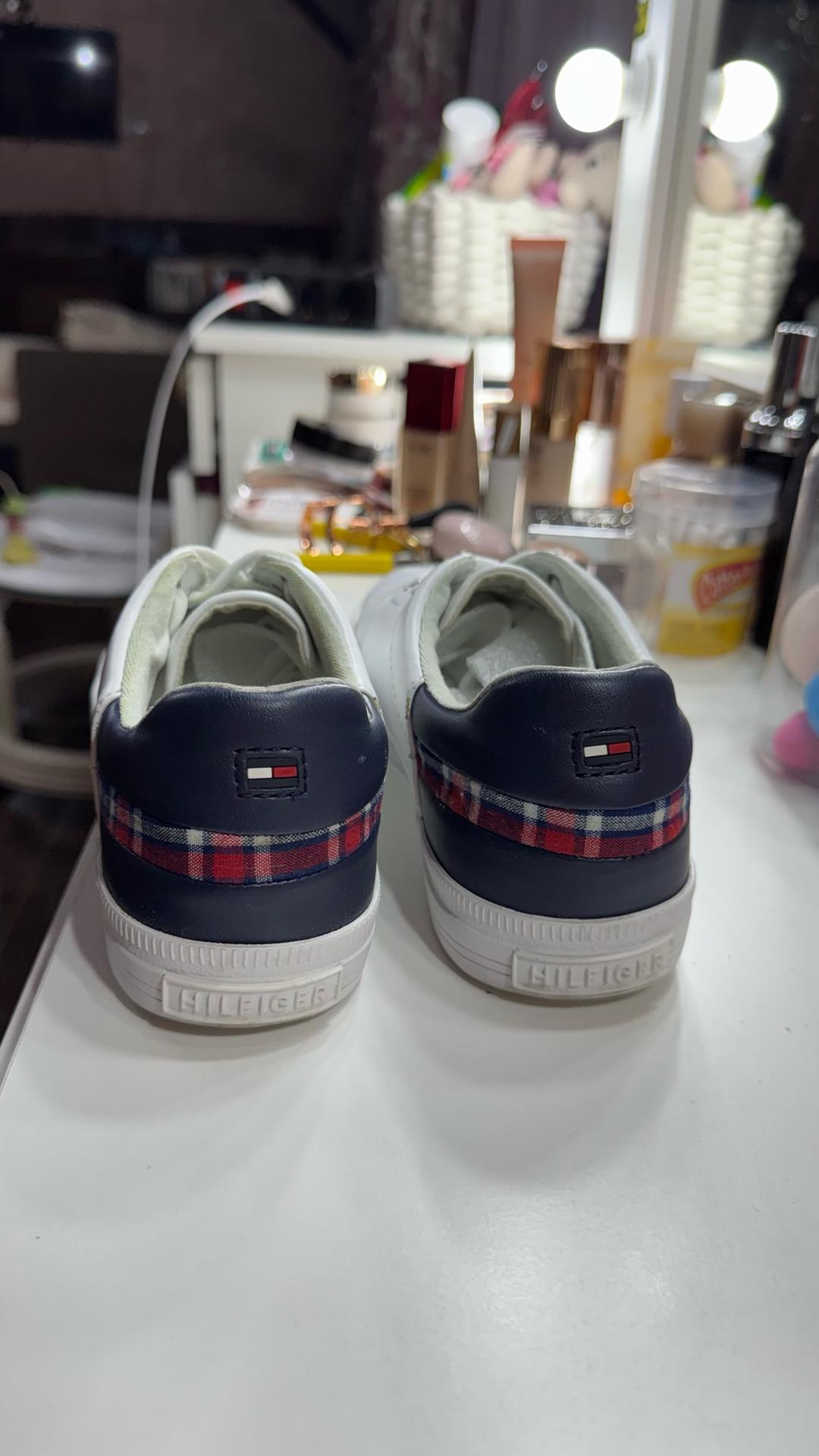 Tommy Hilfiger Продам оригинальные кеды Tommy Hilfiger. Классическая белая модель🩵🤍 — фото 2