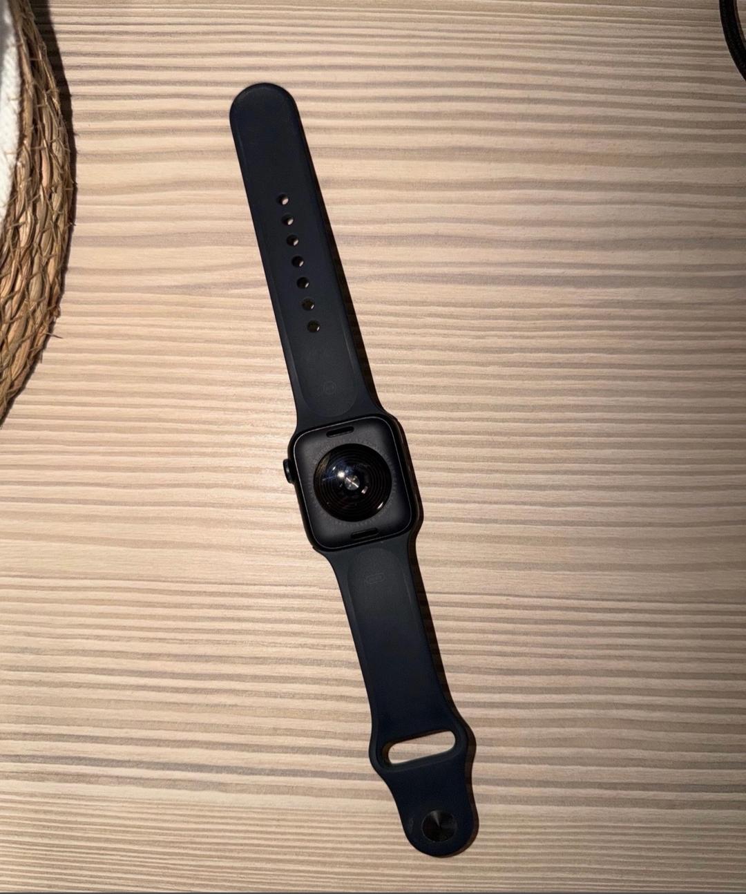 Apple Apple Watch SE 2 (2023) — фото 2