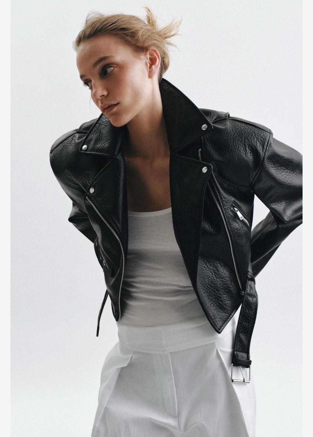 Zara Короткая кожаная куртка от Zara с плечиками и молнией — фото 2