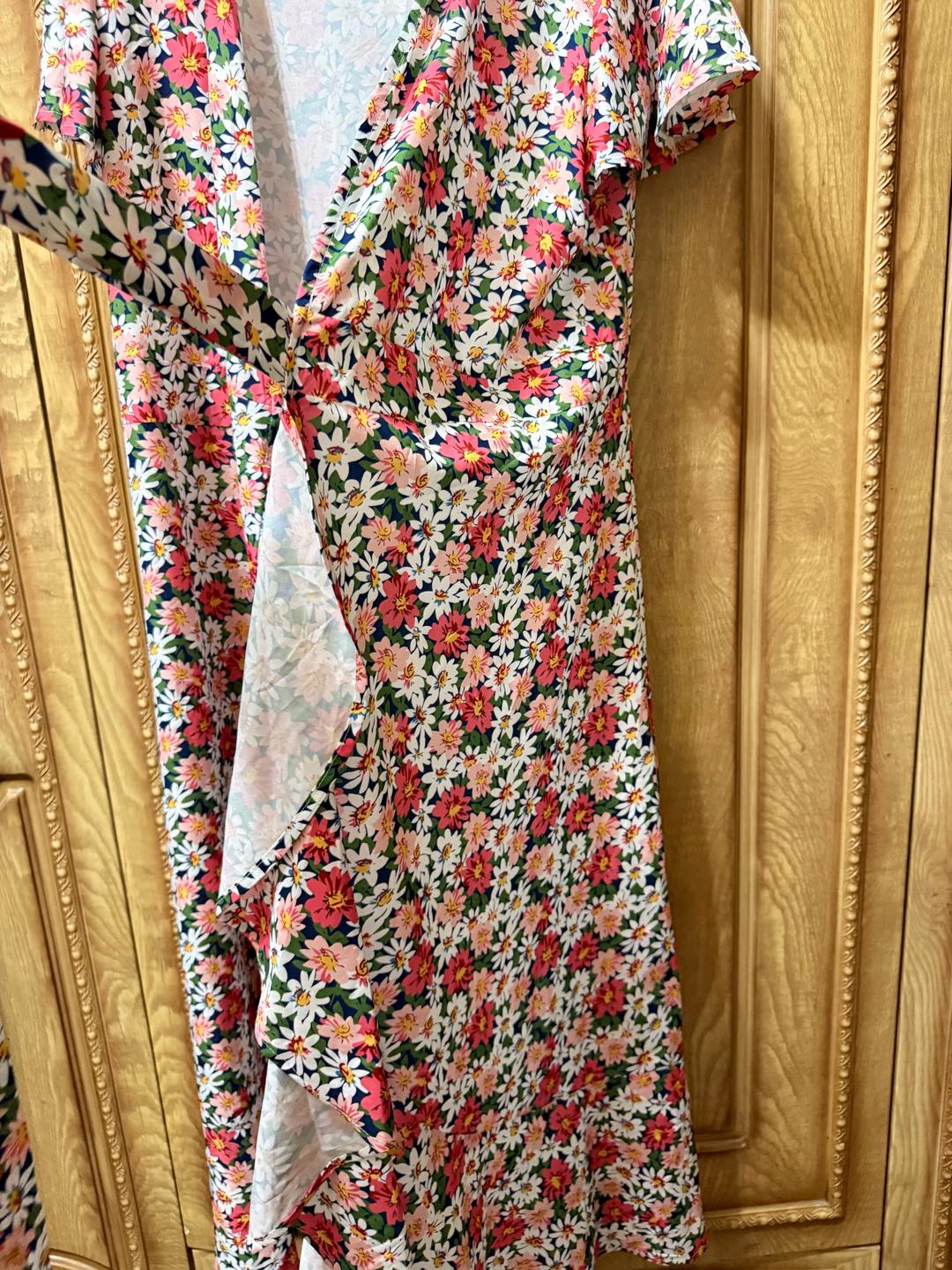 FS Collection Лёгкое платье на запах с цветочным принтом — фото 2