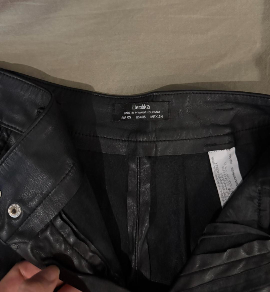 Bershka Кожаные шорты — фото 2