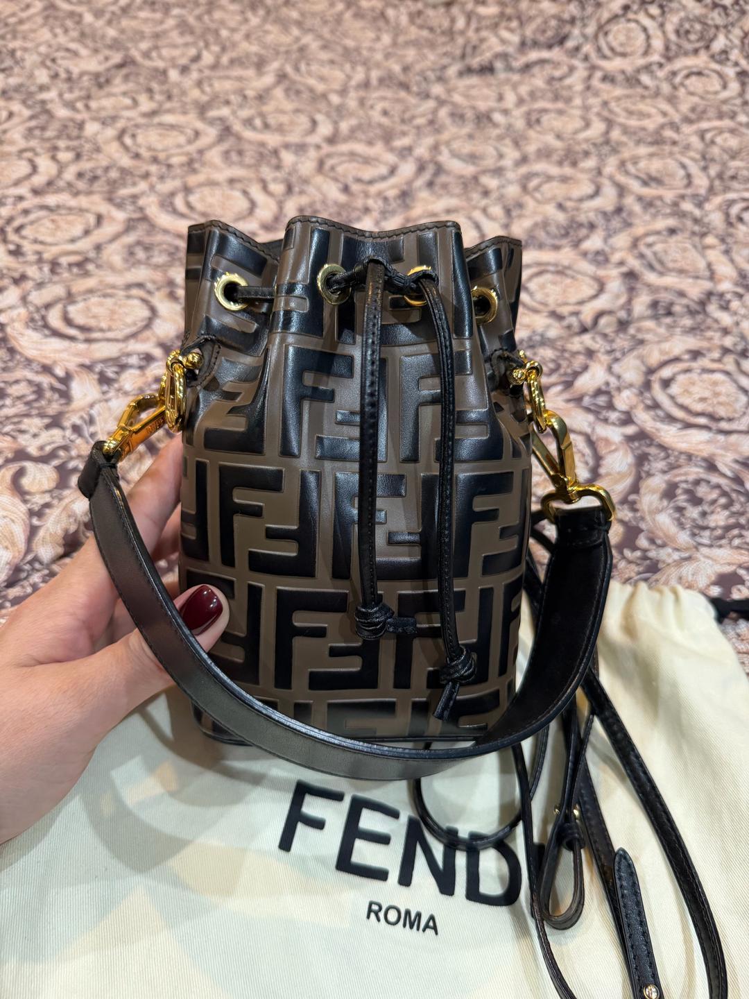 Fendi Продам сумку Фенди — фото 2