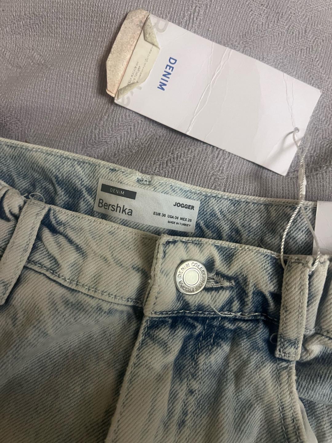 Bershka Джинсы Bershka с принтом — фото 2