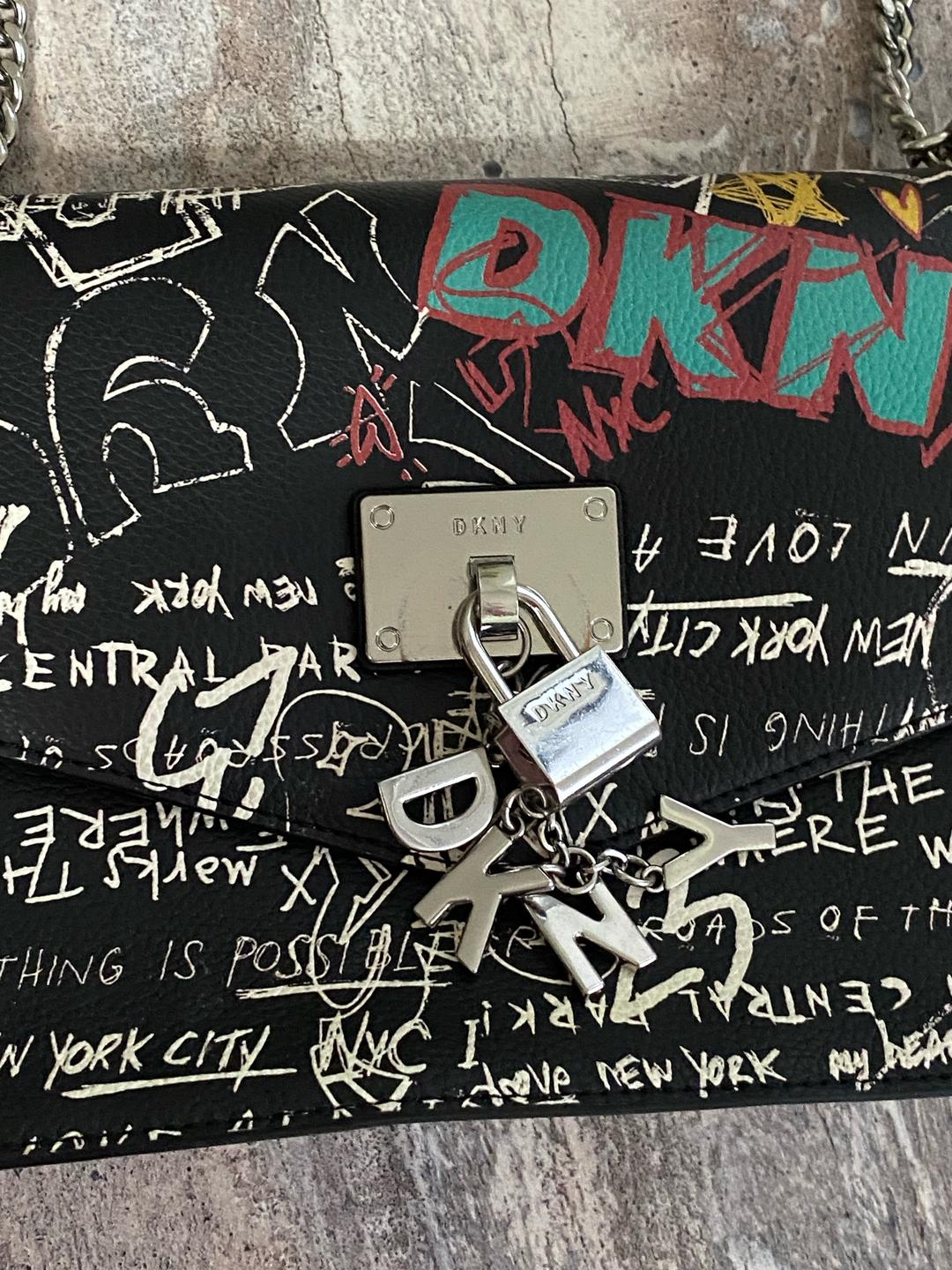 DKNY Черная сумка DKNY с граффити принтом — фото 2