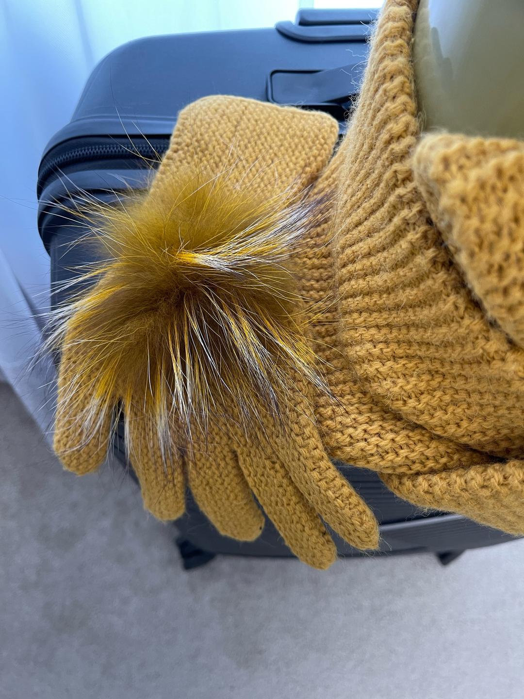 Комплект: шапка, шарф и перчатки с помпонами — фото 2