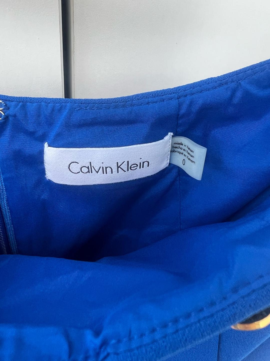 Calvin Klein Яркая юбка-карандаш Calvin Klein с золотыми пуговицами — фото 2