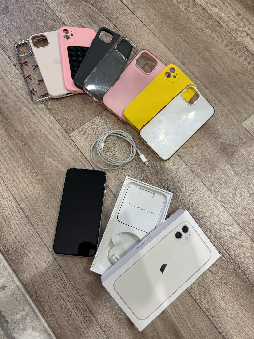 Apple Смартфон Apple iPhone 11 с набором чехлов — фото 2