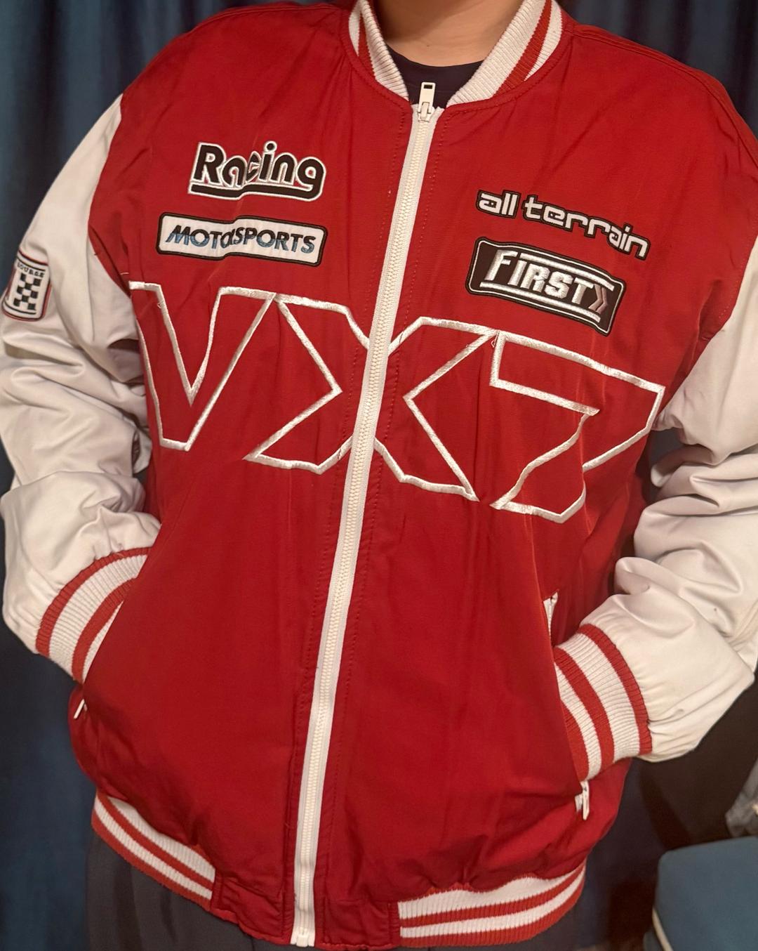 Bershka Гоночный бомбер с нашивками — фото 2