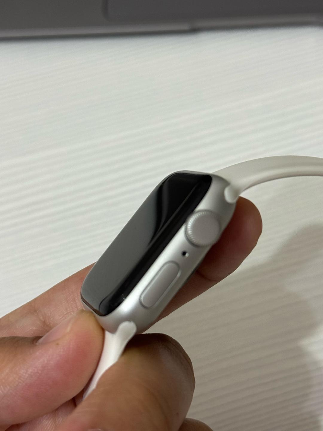 Apple Apple Watch SE (2nd Generation) 40mm — фото 2