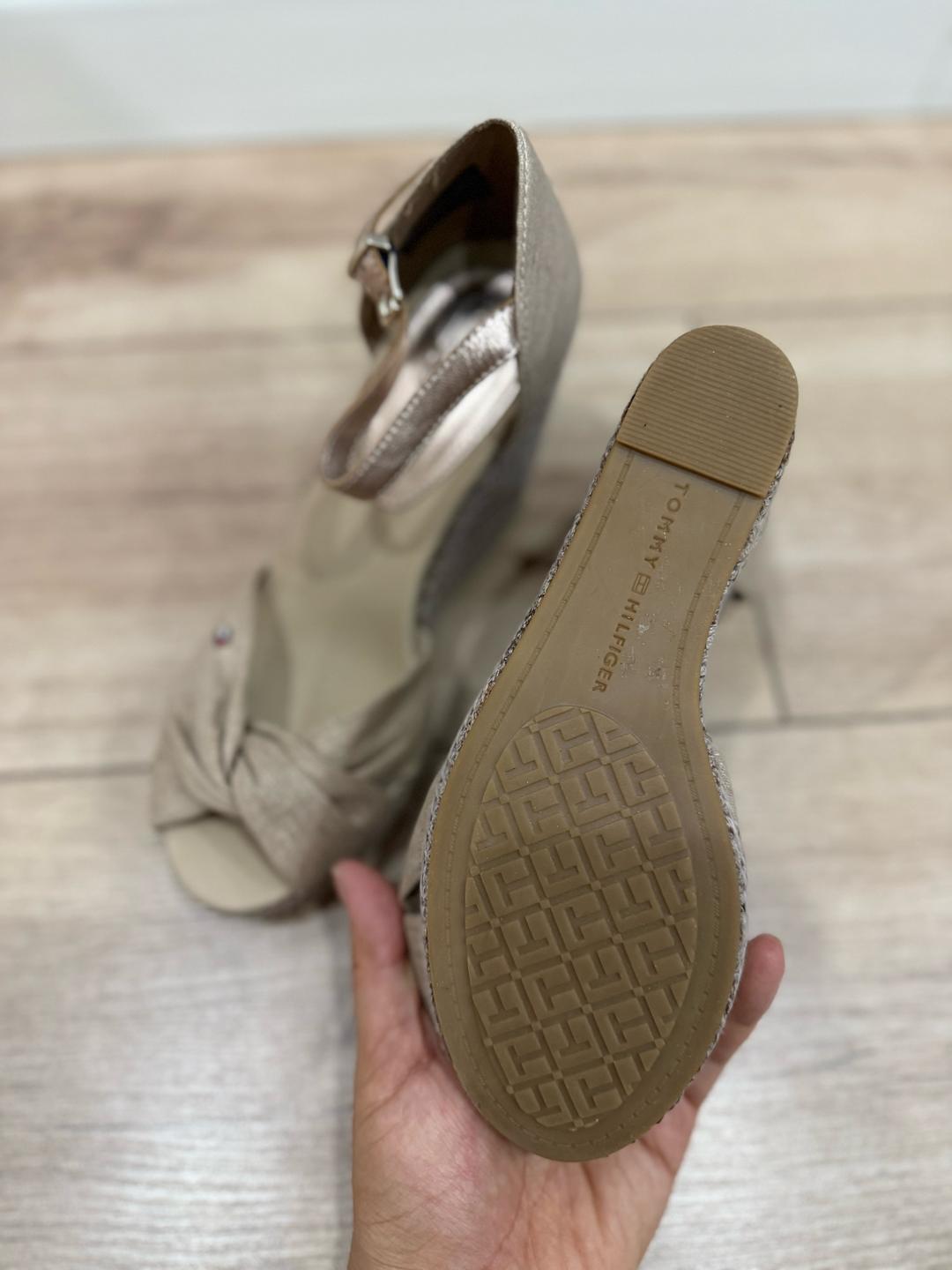 Tommy Hilfiger Босоножки на танкетке Tommy Hilfiger — фото 2