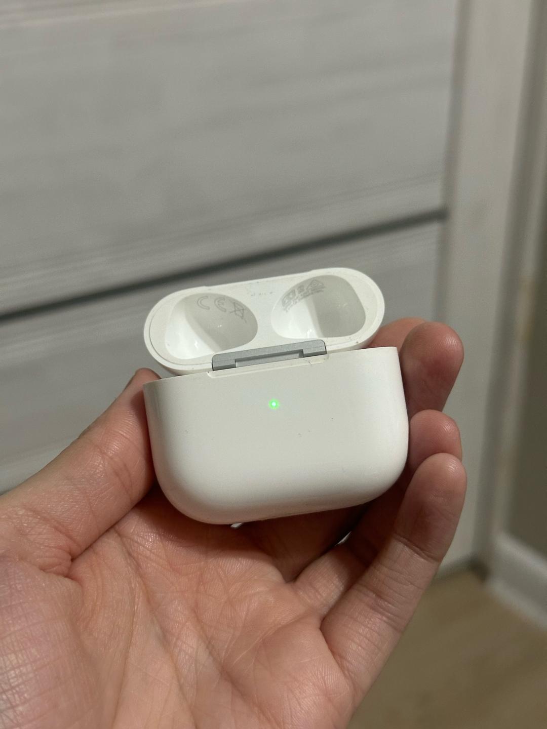 Apple Наушники  AirPods 3 with Lightning Charging Case белый — фото 2