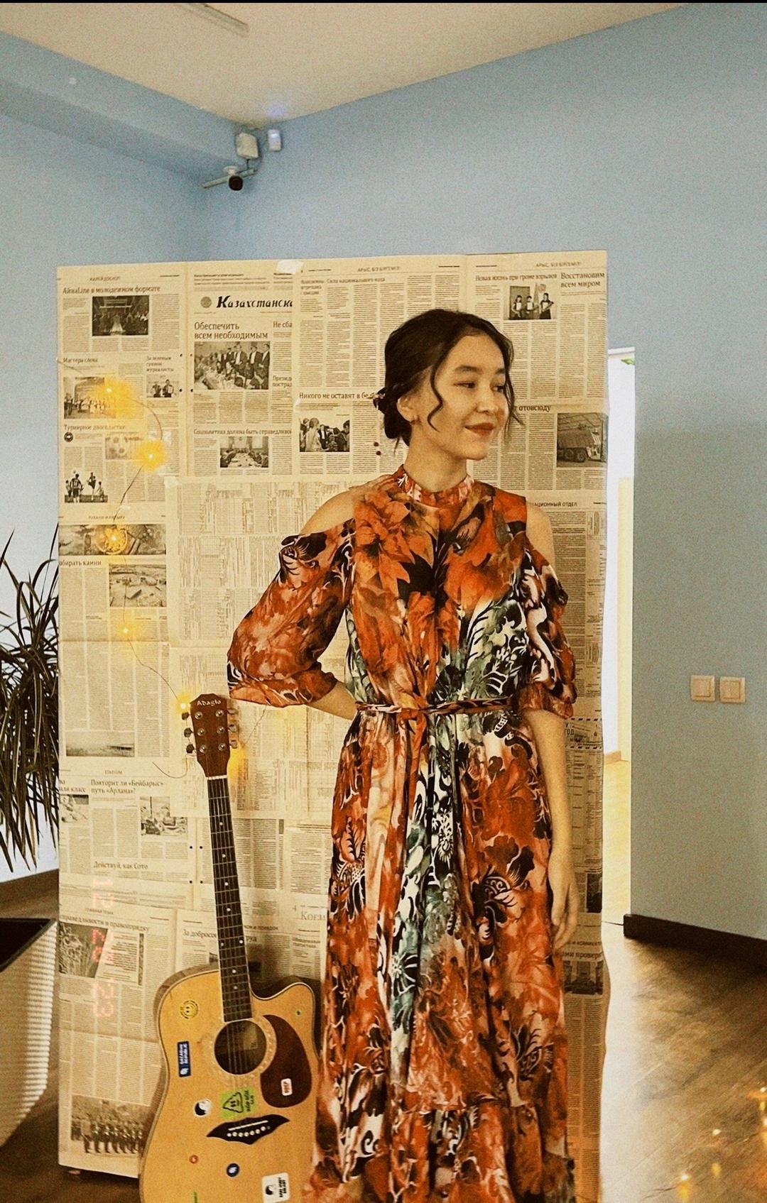 Нет бренда красное платье с цветочным принтом — фото 2