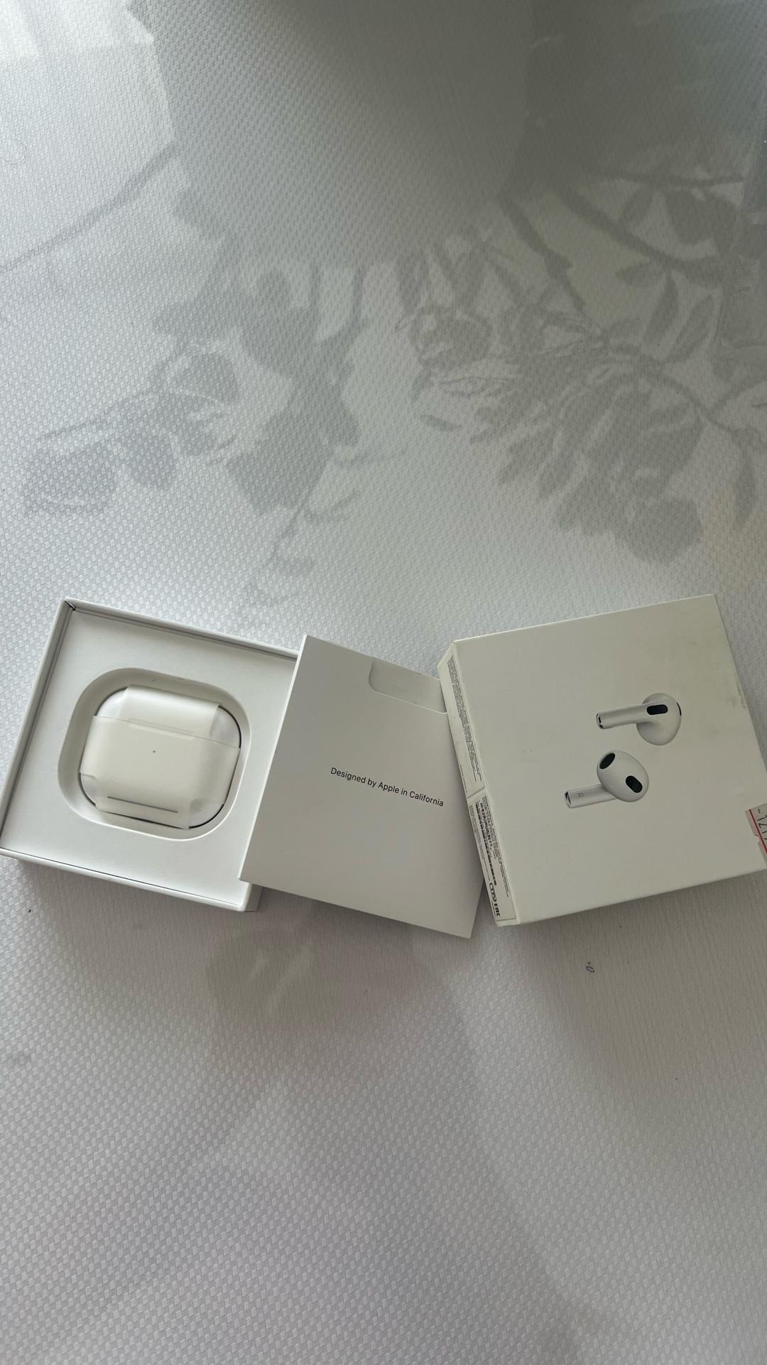 Apple Бокс для наушников Apple AirPods 3rd generation (оригинал) без наушников — фото 2