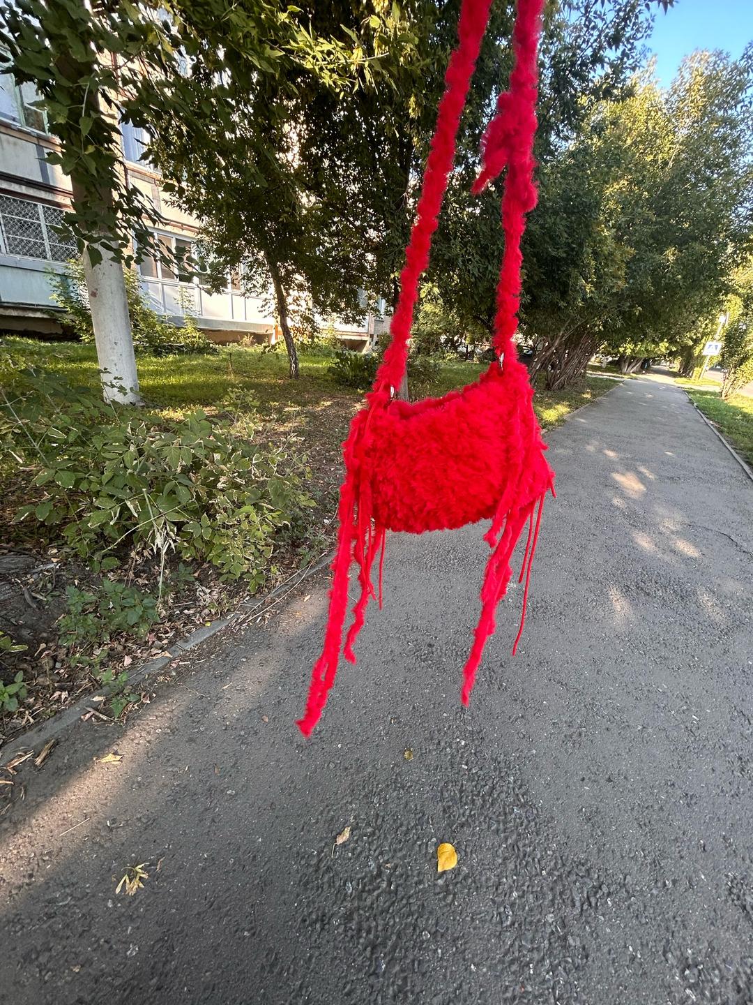 Нет бренда Вязаная пушистая сумка — фото 2