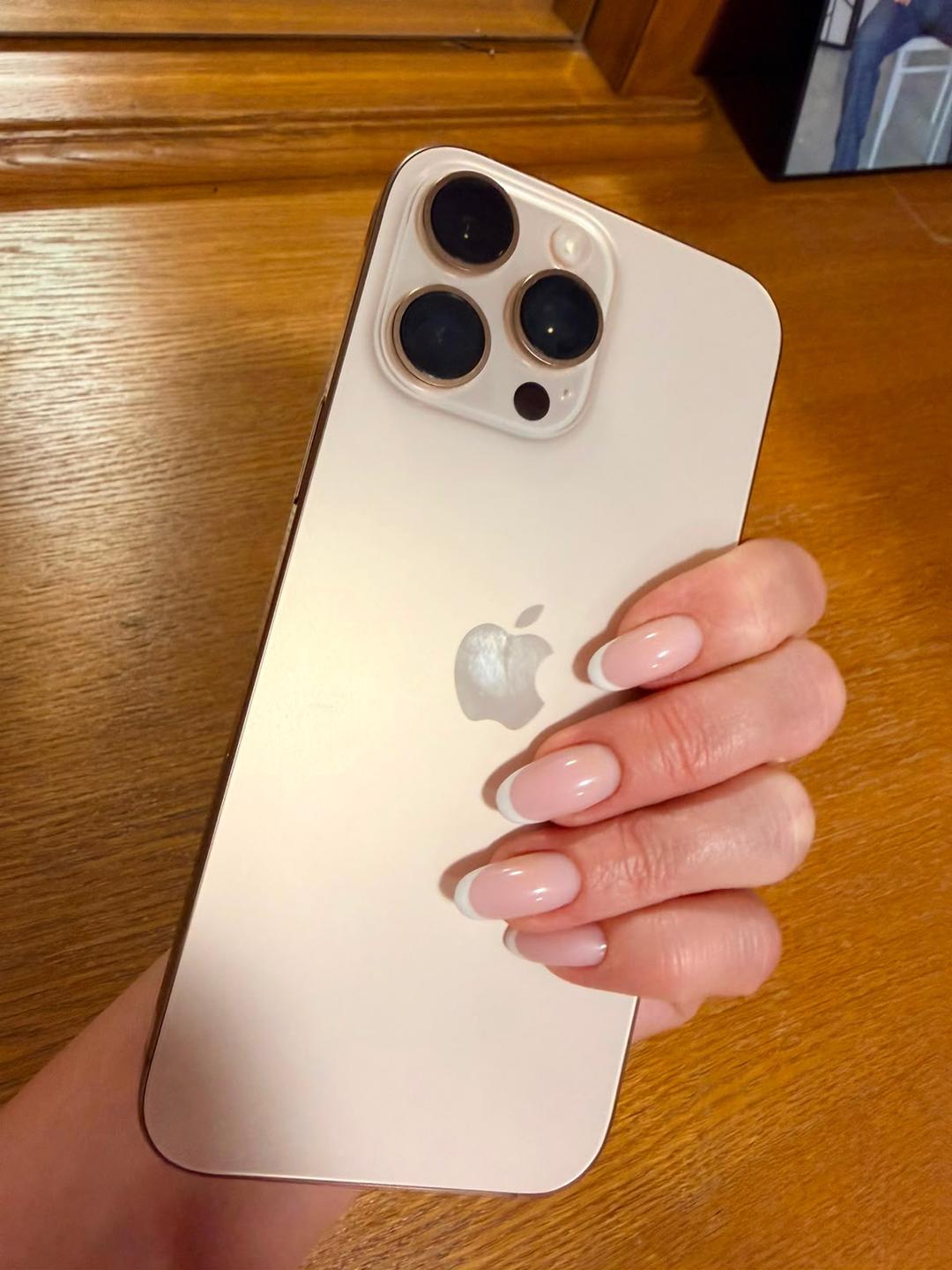 Apple iphone 16 pro max gold — фото 2