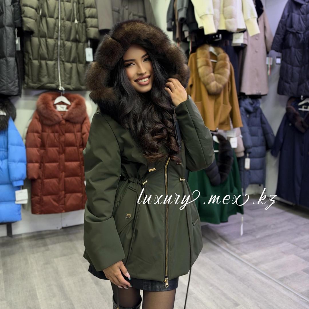 Куртка с меховым капюшоном — фото 2