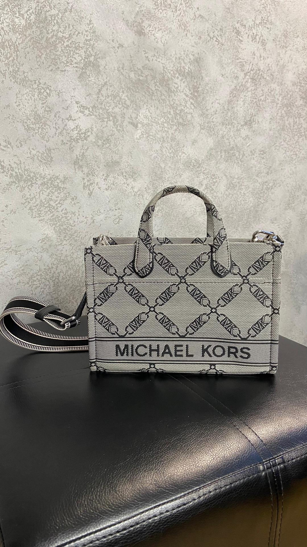 Michael Kors Сумка Michael Kors — фото 2