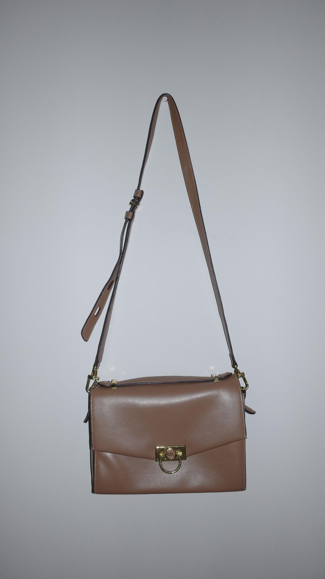 Нет бренда Сумка коричневая(тауп) кросс-боди с ручкой (в стиле Michael Kors) — фото 2