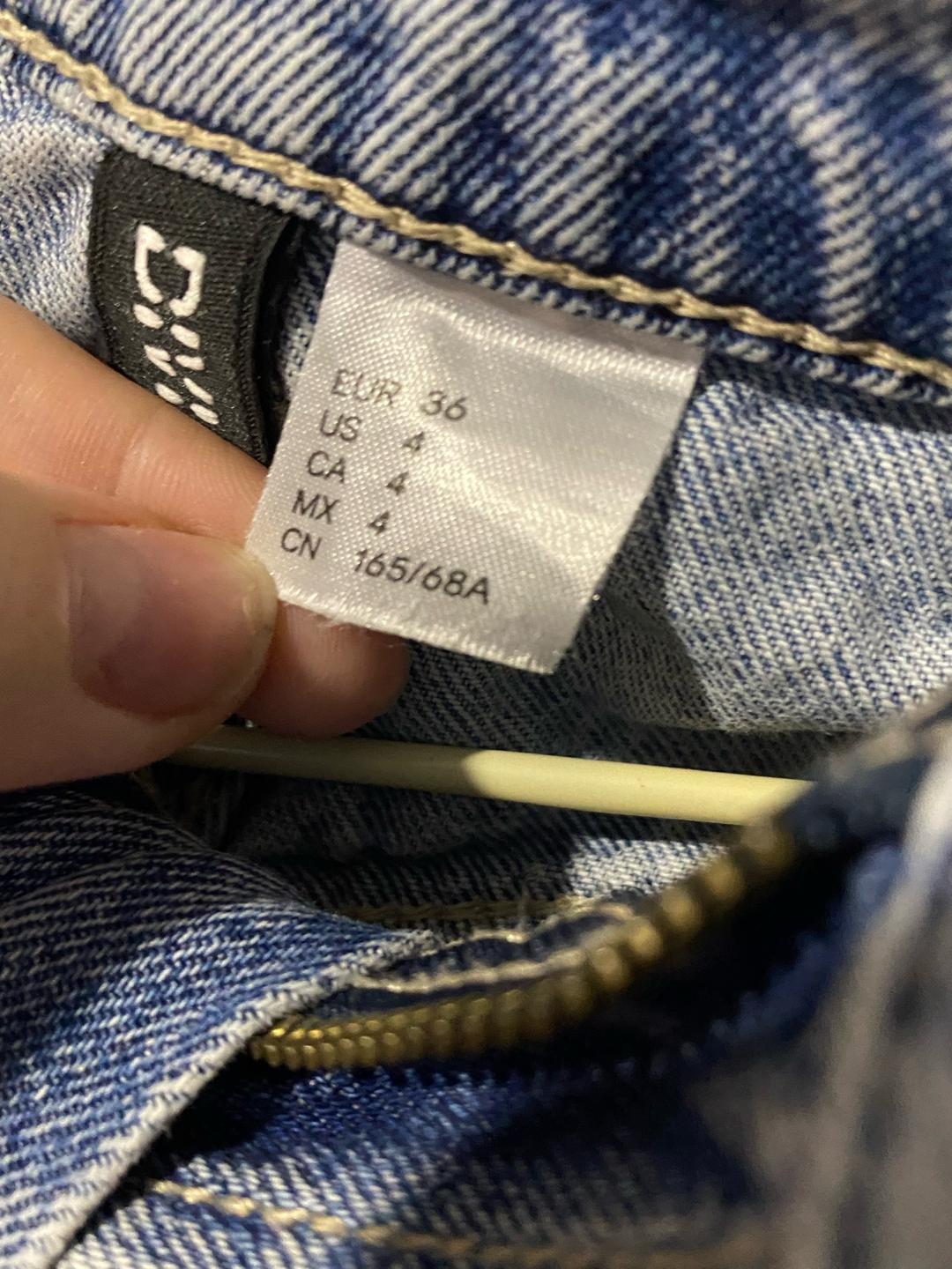 H&M Джинсы H&M с принтом — фото 2