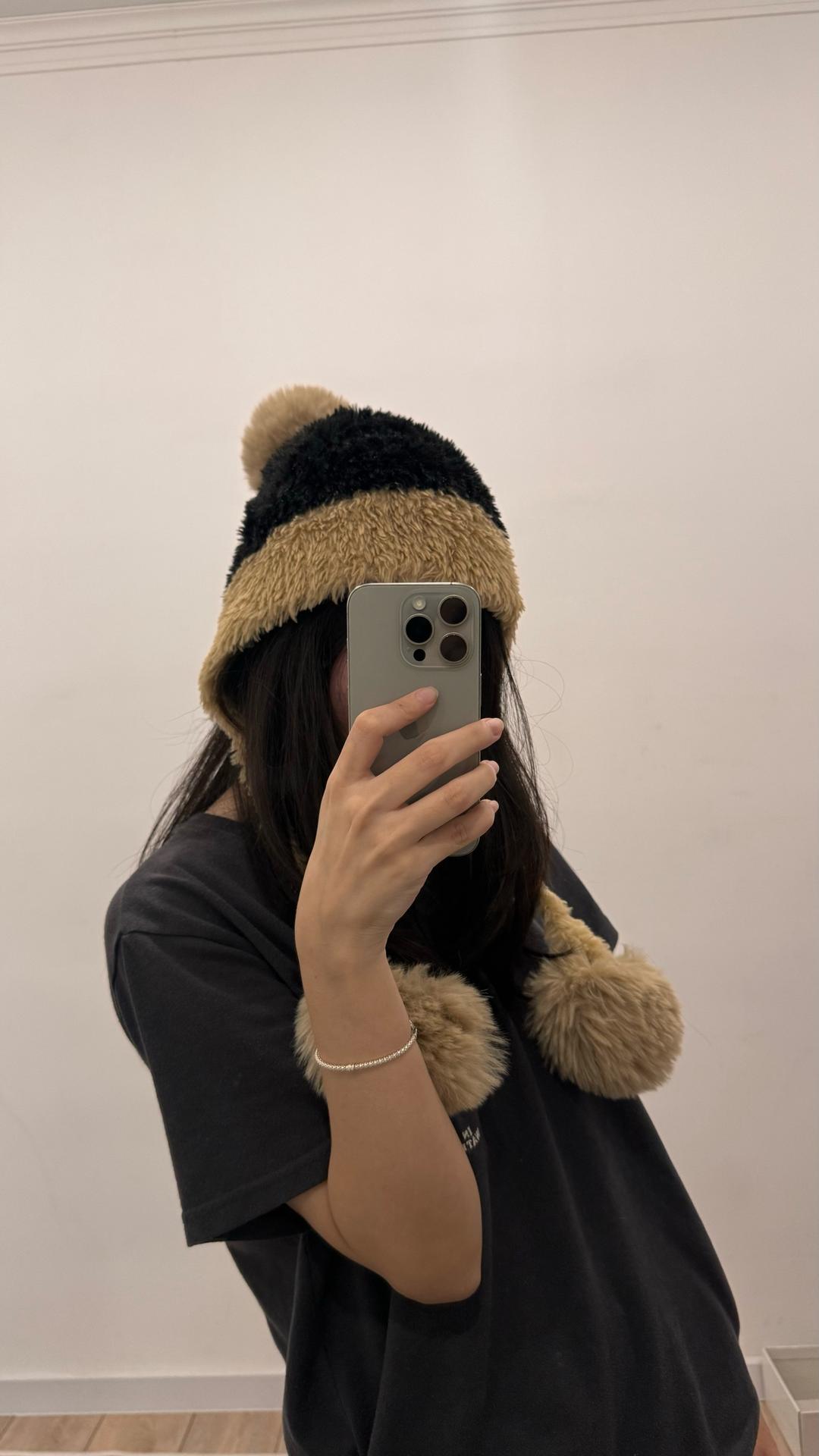 Шапка с помпонами — фото 2