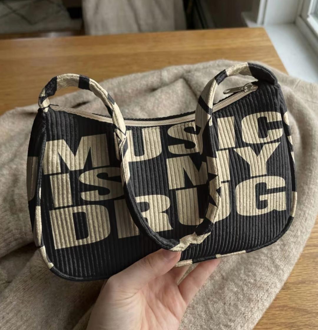 Нет бренда Сумка-багет с принтом Music is my drug — фото 2