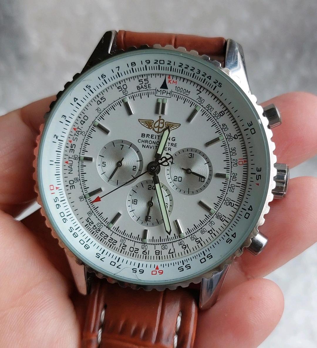 Breitling Navitimer World. Мужские наручные часы Breitling Navitimer World. — фото 2