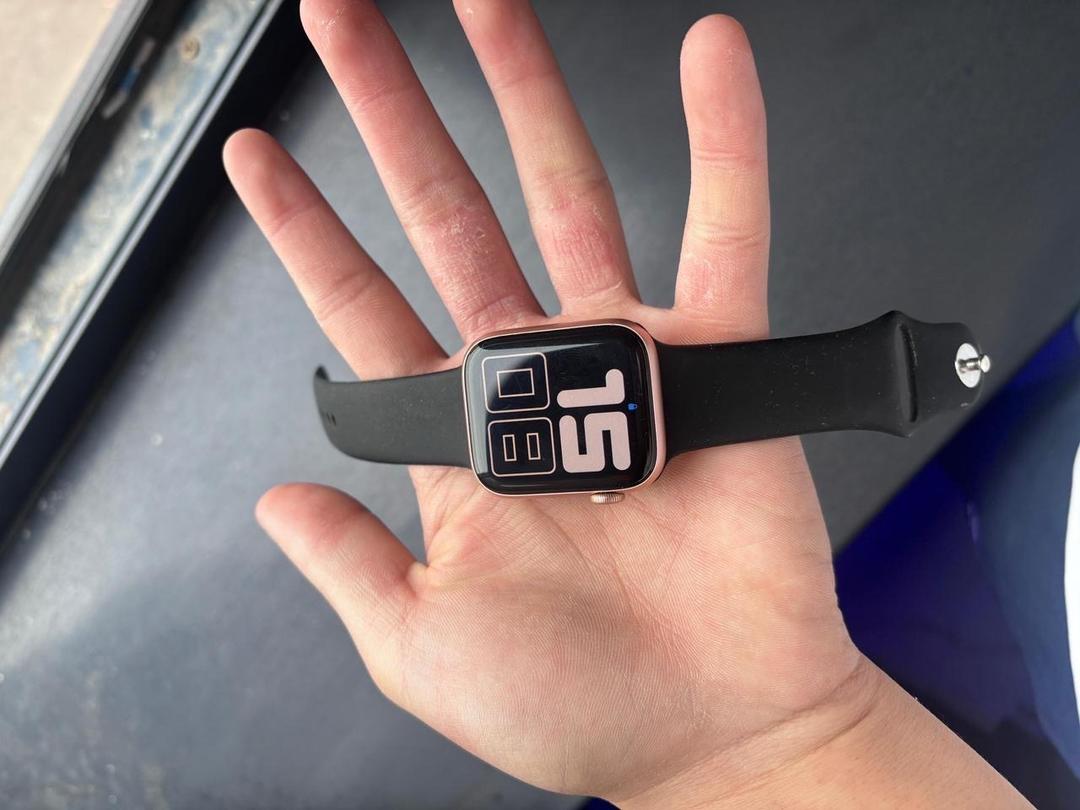 Apple Apple Watch SE 44 мм 2 поколения — фото 2