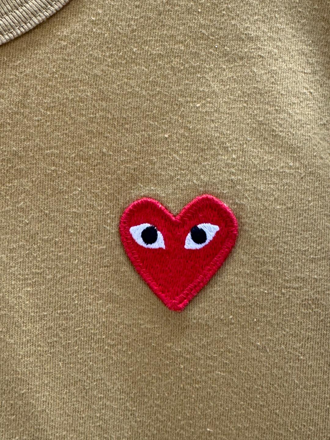 Comme des Garçons PLAY Футболка Comme des Garçons PLAY с красным сердцем — фото 2
