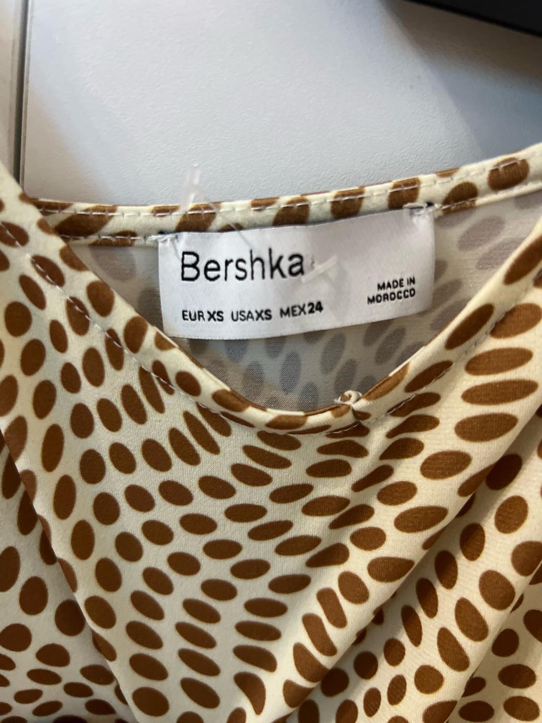 Bershka Платье Bershka миди с принтом — фото 2