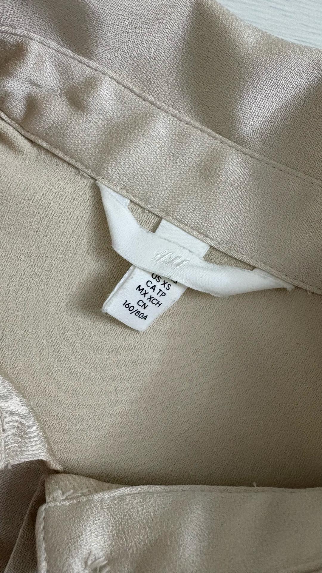 H&M Бежевая атласная рубашка — фото 2