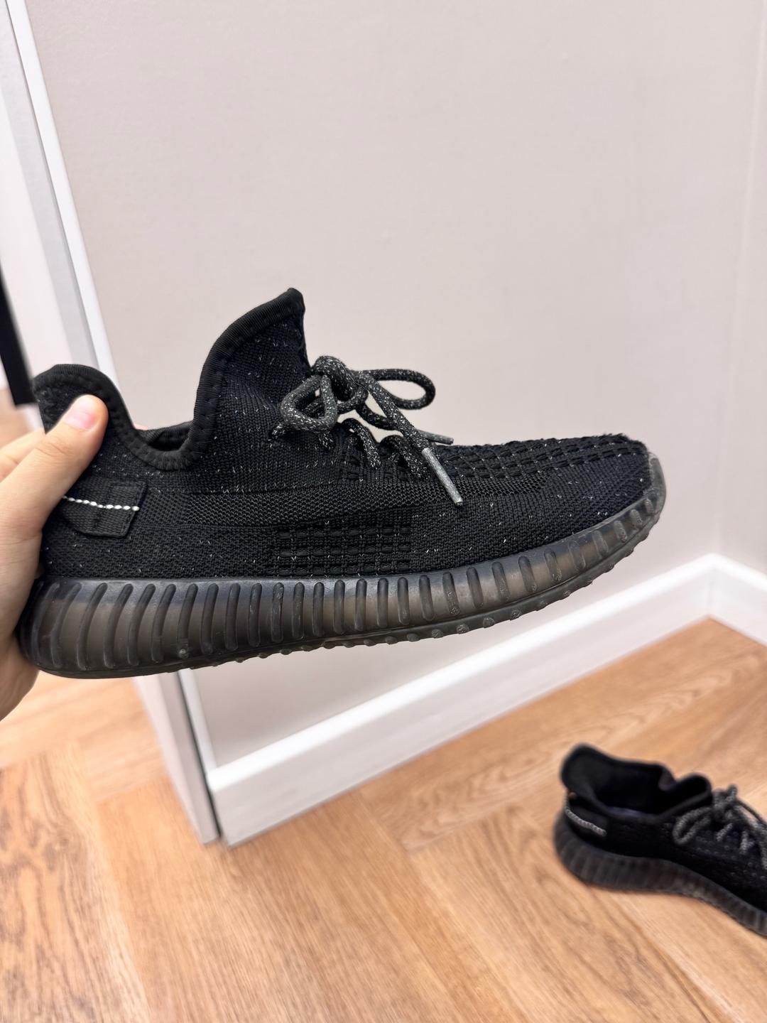 Yeezy Универсальные кроссовки черные изики (Yeezy) — фото 2