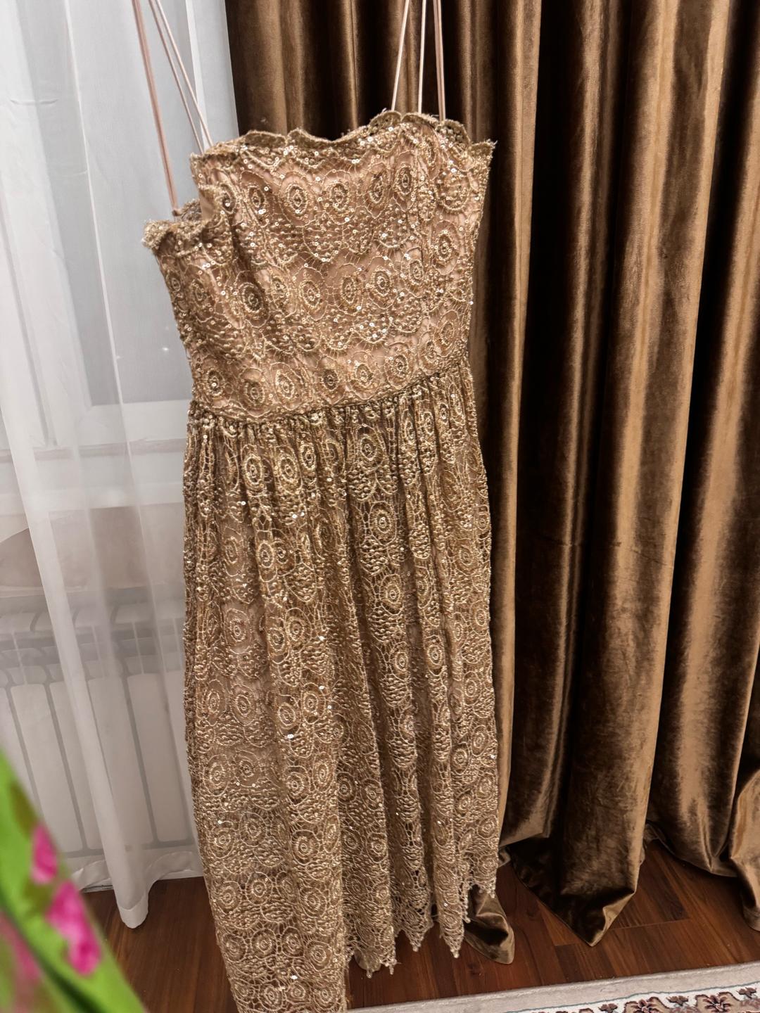 Alice + Olivia Классное платье от бренда Alice + Olivia в хорошем состоянии — фото 2
