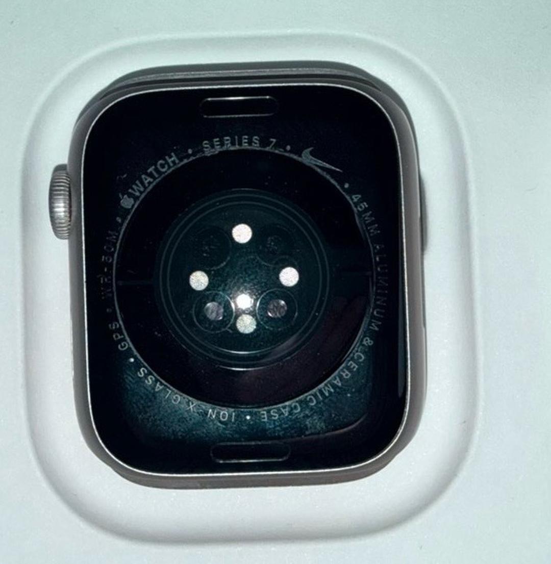 Apple Apple Watch & Nike 7 series 45 mm — фото 2