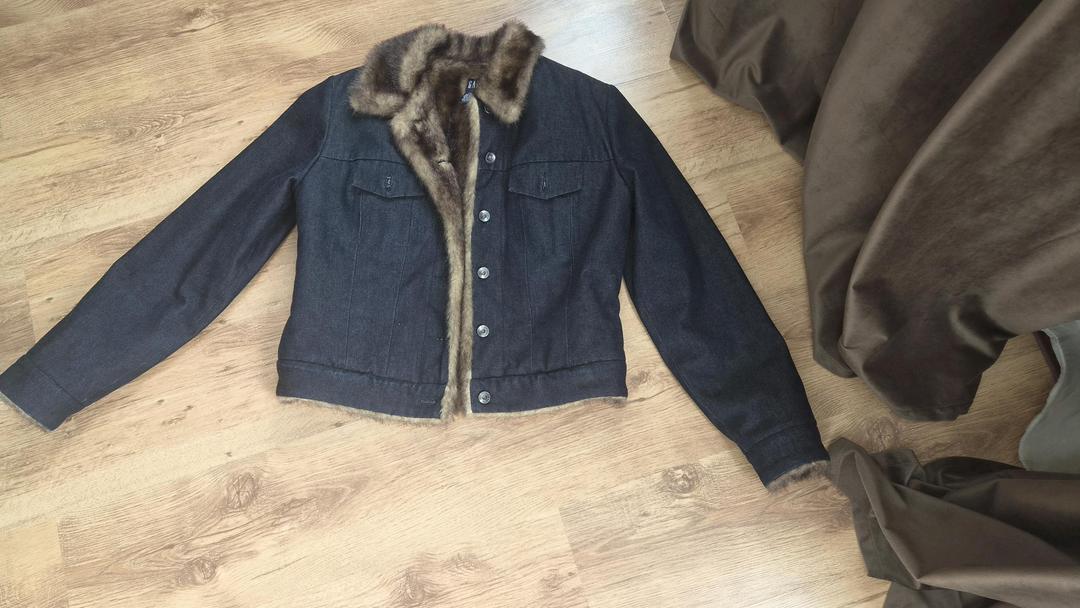 GAP 🧥 Джинсовая куртка с меховым воротником — фото 2