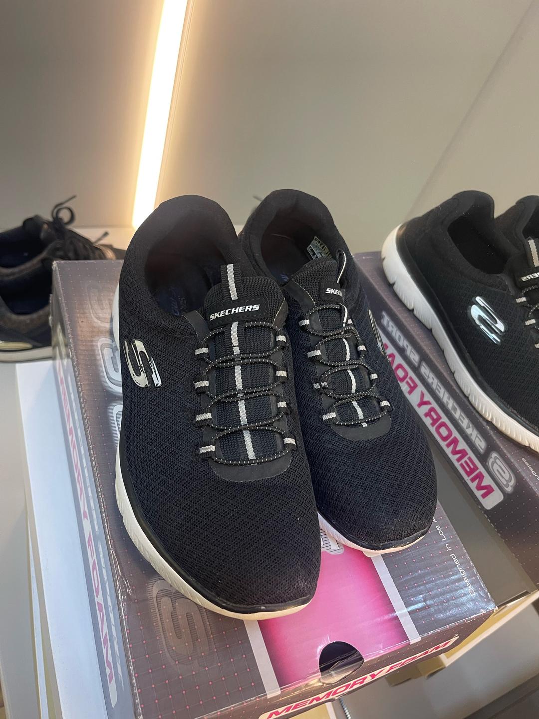 Adidas Продам кроссовки 37 размера — фото 2