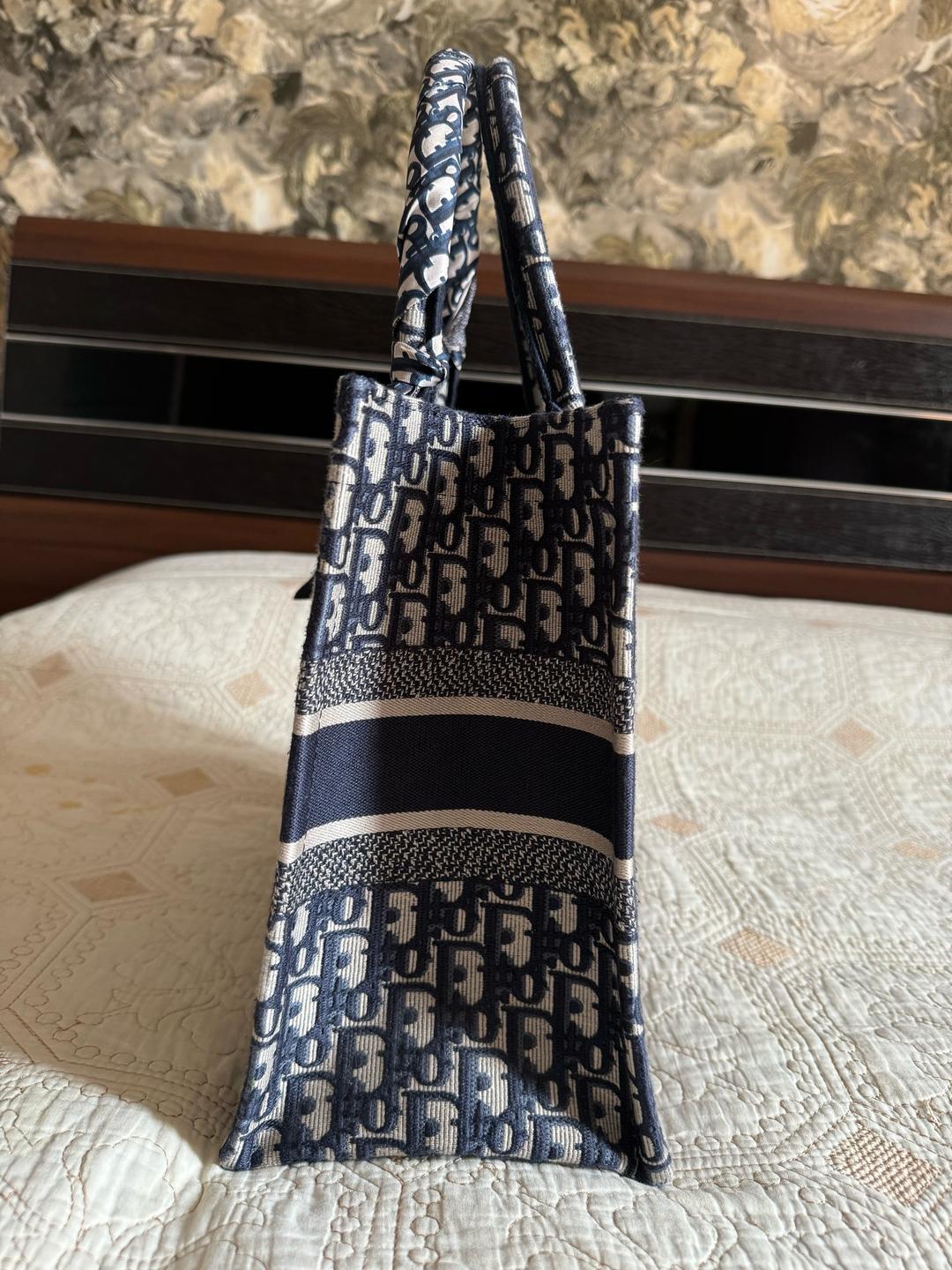 Dior Medium Dior Book Tote для Алии — фото 2