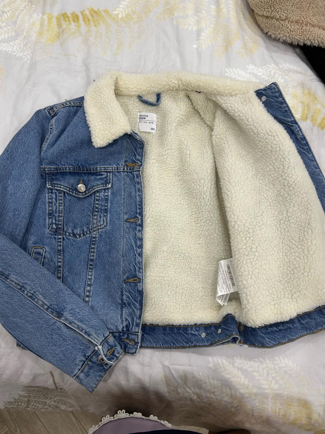 Bershka Джинсовая куртка Bershka с меховым подкладом — фото 2